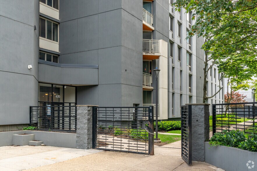 More Photos Of 1956 1st Ave, New York Apartments For Lease