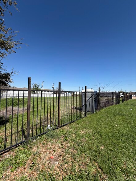 More Photos Of 2400 NW Dallas St, Grand Prairie Land For Sale