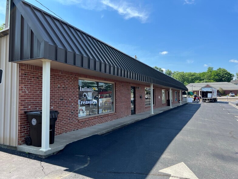More Photos Of 523 E Main st, Scottsville General Retail For Sale