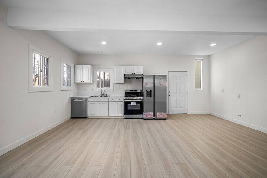 More Photos Of 2823 W 8th St, Los Angeles Office For Lease