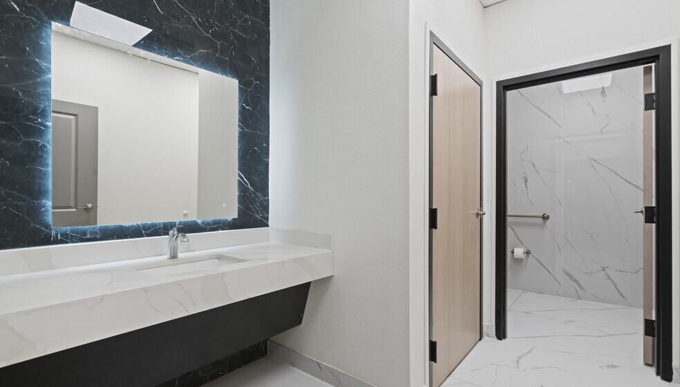 More Photos Of 3664 Walnut Bend Ln, Houston Flex For Lease