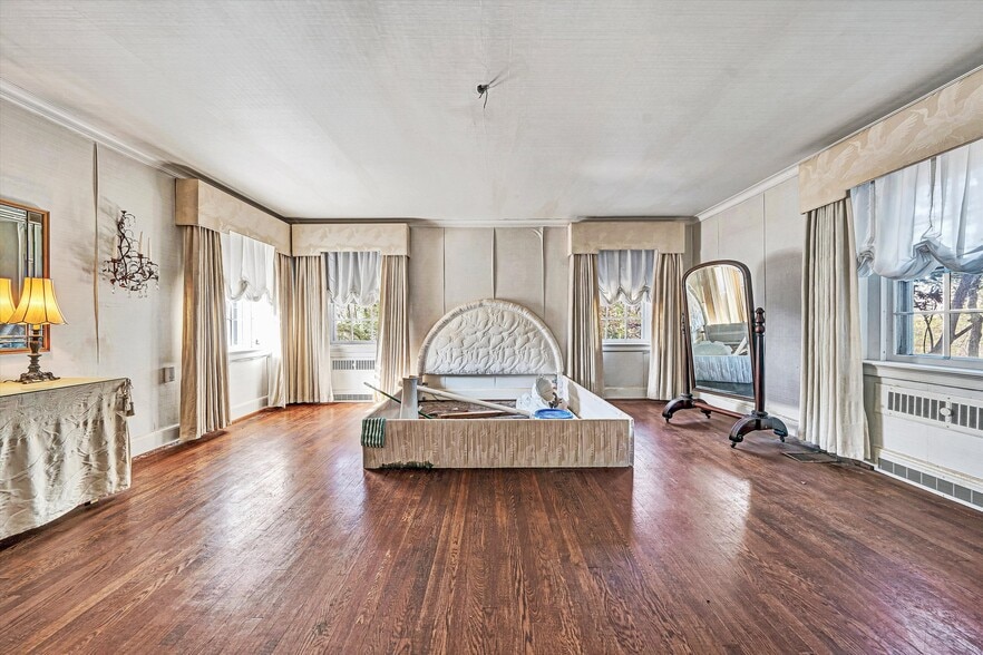 More Photos Of 934 Commander Dr, Roanoke Specialty For Sale