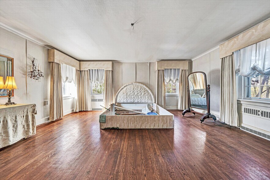 More Photos Of 934 Commander Dr, Roanoke Specialty For Sale