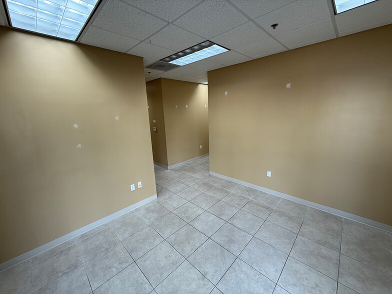 More Photos Of 660 NW Enterprise Dr, Port Saint Lucie Unknown For Lease