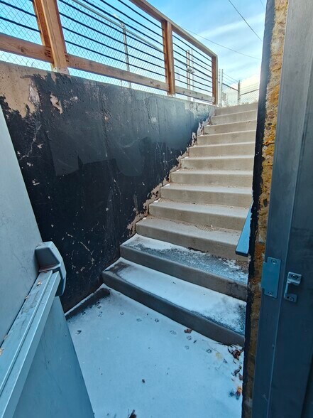 More Photos Of 2185-2187 S Sheridan Blvd, Denver Flex For Lease