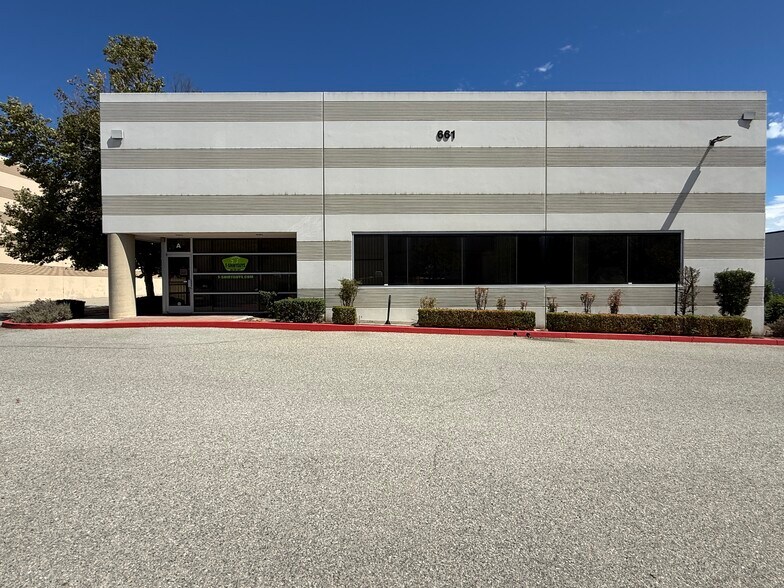 More Photos Of 661 Cochran St, Simi Valley Manufacturing For Sale