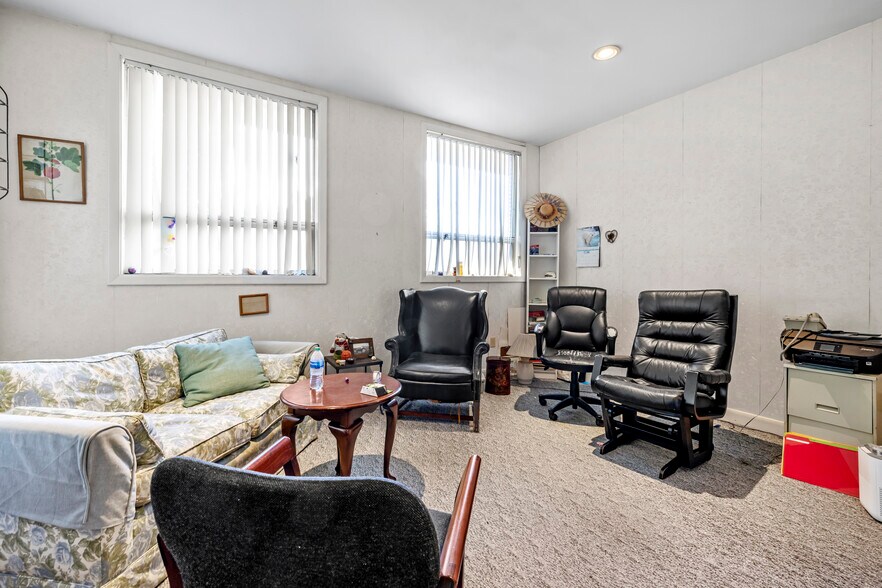 More Photos Of 125 High St, Taunton Office For Sale
