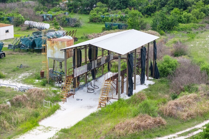 More Photos Of 100 Thornhill Rd, Auburndale Manufacturing For Sale