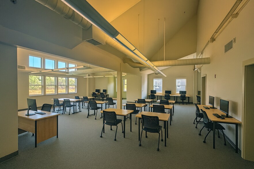 More Photos Of 1003 Gravenstein Hwy, Sebastopol Unknown For Lease