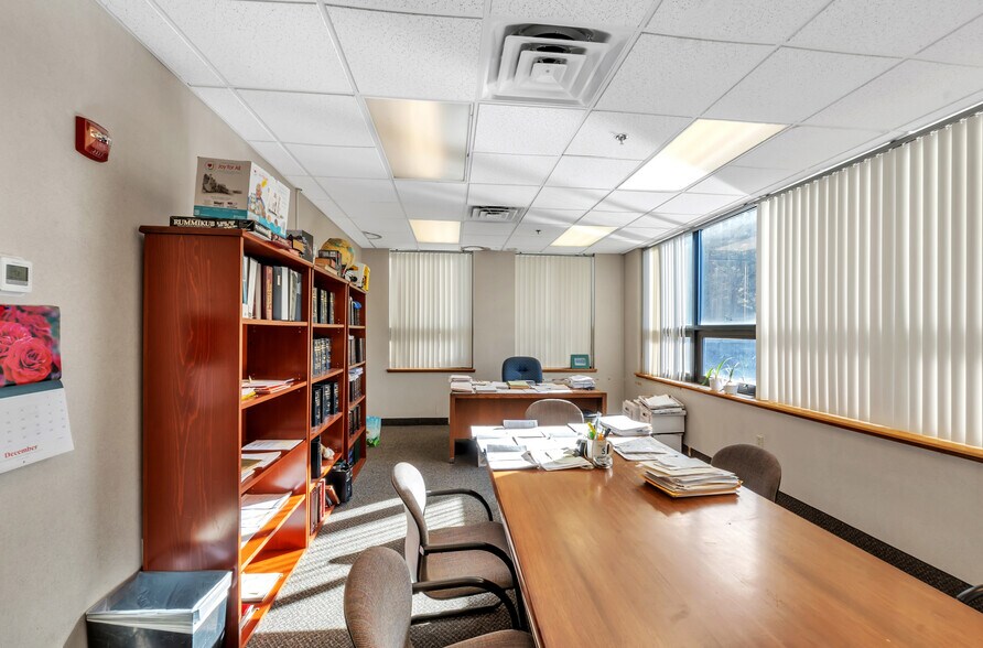 More Photos Of 80 Optical Dr, Southbridge Flex For Lease