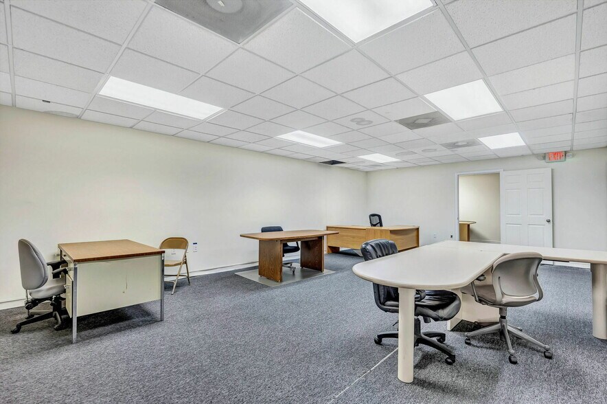 More Photos Of 904 E New Haven Ave, Melbourne Storefront For Lease