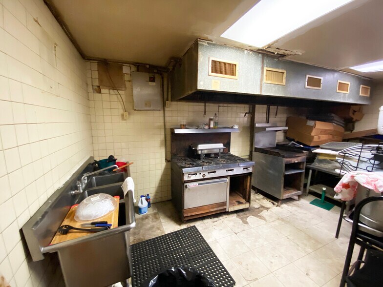 More Photos Of 7147 Harrisburg Blvd, Houston Restaurant For Sale