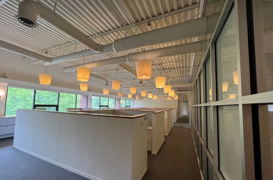 More Photos Of 32100 Telegraph Rd, Bingham Farms Medical For Lease
