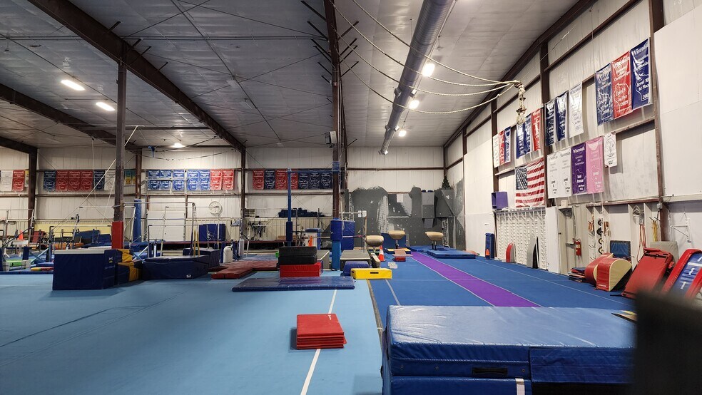 More Photos Of 2080 W 20th Ave, Oshkosh Flex For Sale