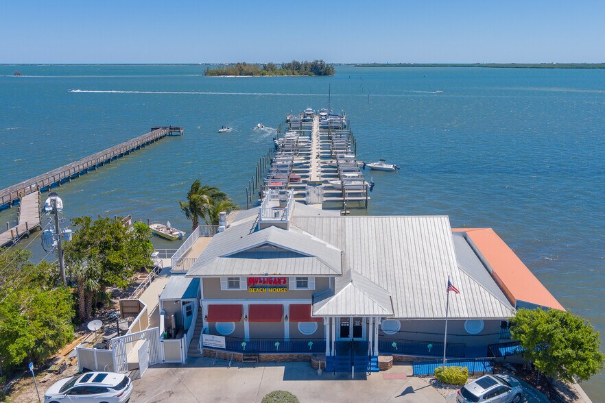 More Photos Of 806 Indian River Dr, Sebastian Marina For Sale