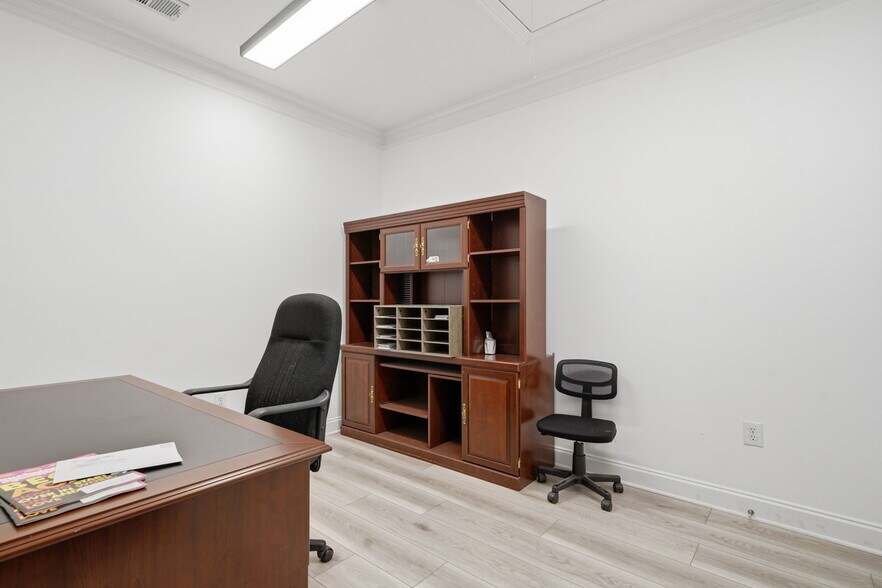 More Photos Of 234-242 Creekstone Rdg, Woodstock Office For Sale