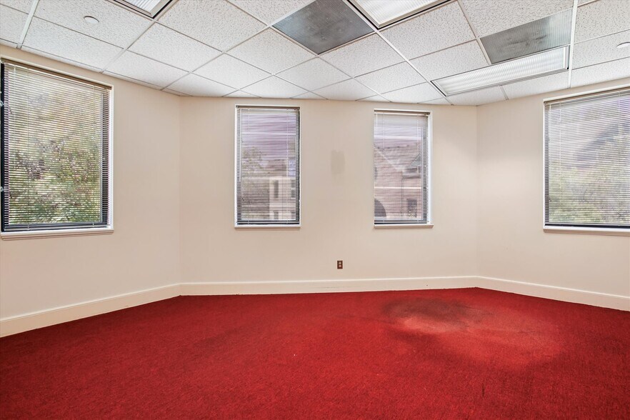 More Photos Of 1501 Duke St, Alexandria Office For Lease