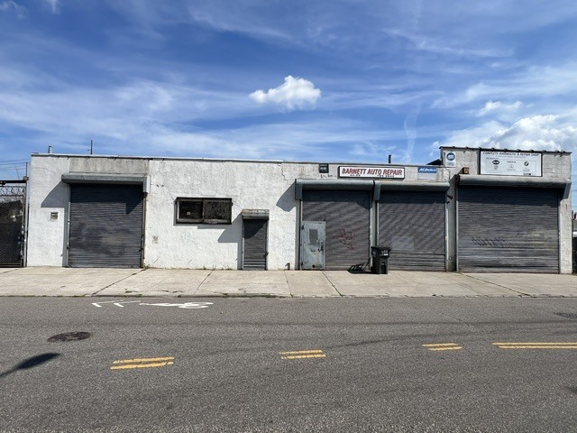 Primary Photo Of 4425 Barnett Ave, Sunnyside Industrial For Sale