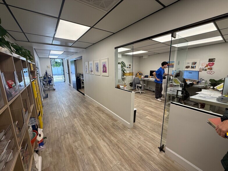 More Photos Of 5685-5693 La Jolla Blvd, La Jolla Apartments For Lease