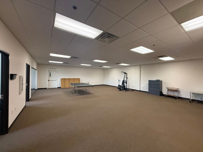 More Photos Of 3433-3665 Midlink Dr, Kalamazoo Manufacturing For Lease