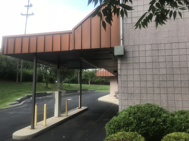 More Photos Of 8 Reading Rd, Flemington Unknown For Lease