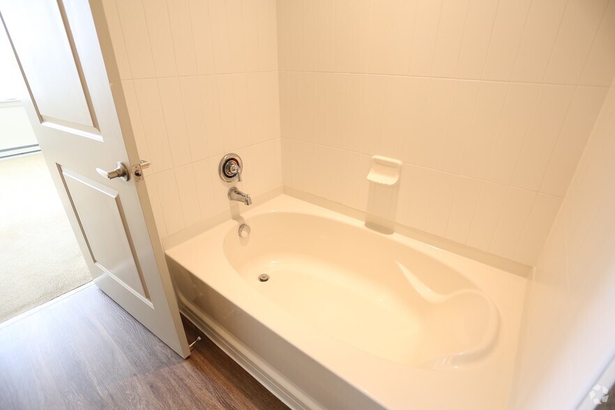 More Photos Of 2424-2434 W Caithness Pl, Denver Apartments For Lease