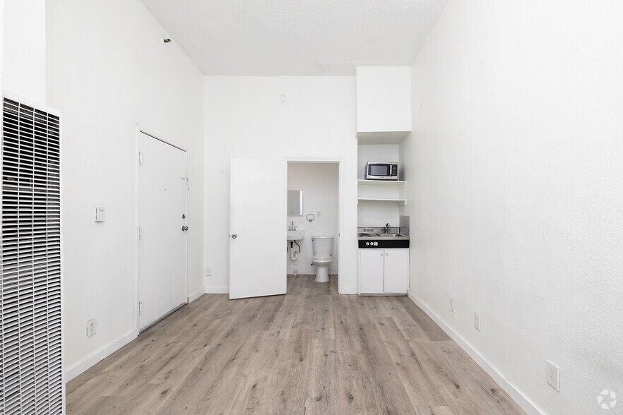 More Photos Of 710 S Broadway, Los Angeles Apartments For Lease