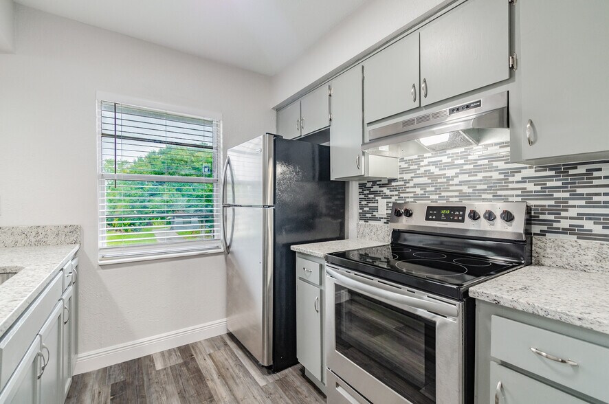 More Photos Of 8412-8420 N Lois Ave, Tampa Apartments For Sale