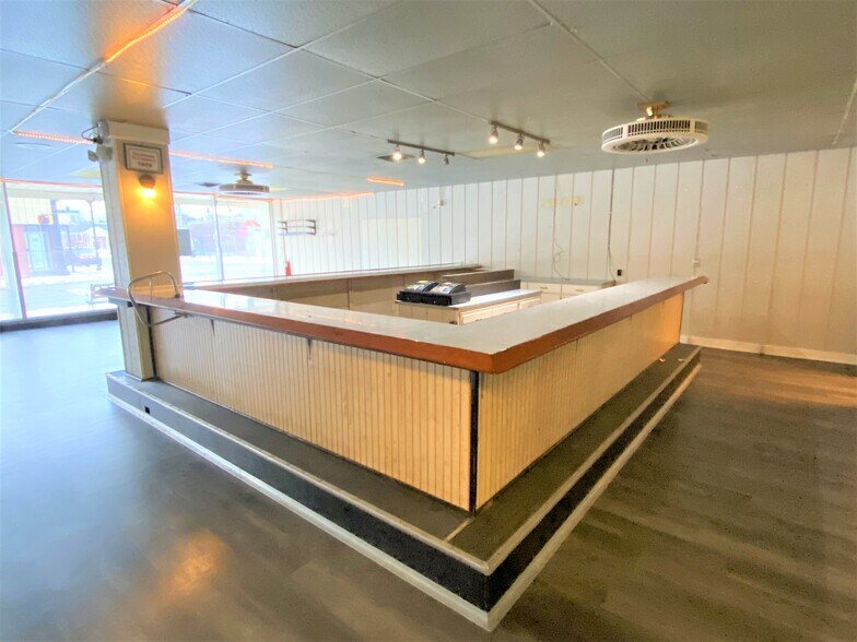 432 Broadway St, New Haven, IN 46774 Retail