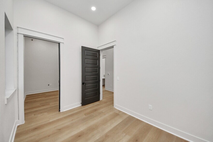 More Photos Of 220 Bella Katy Dr, Katy Office Residential For Lease