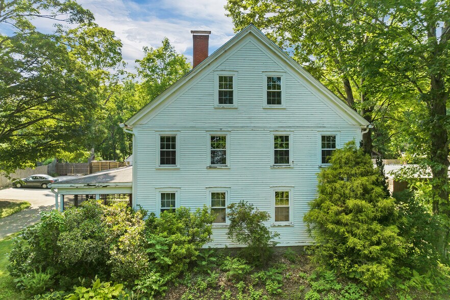 More Photos Of 521 Calef Hwy, Epping Specialty For Sale