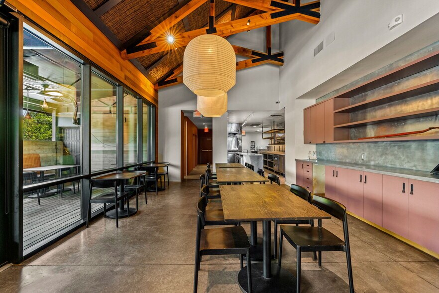 More Photos Of 2708 E Cesar Chavez St, Austin Restaurant For Sale