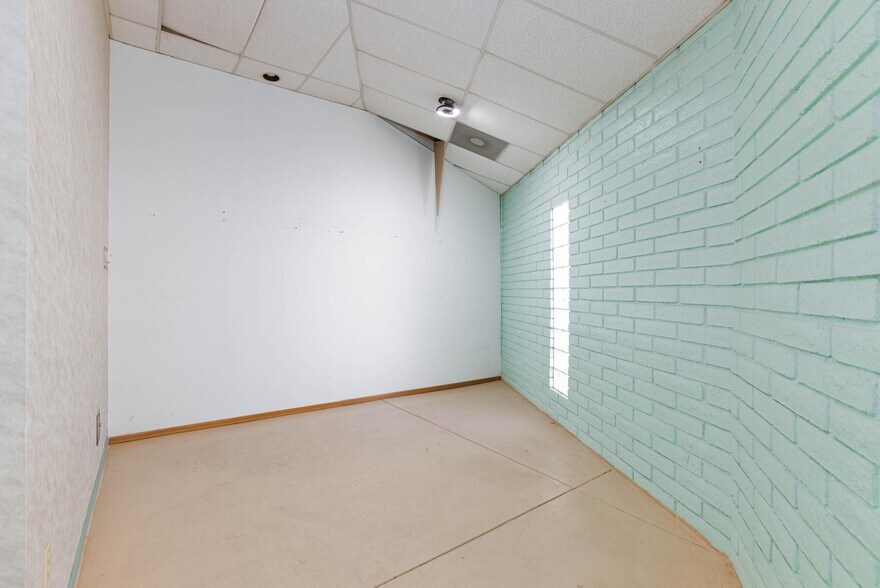 More Photos Of 872 E Sahara Ave, Las Vegas Medical For Lease