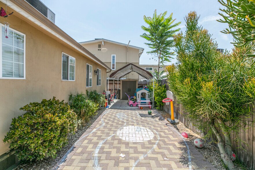 More Photos Of 2014-2016 Peyton Ave, Burbank Apartments For Sale