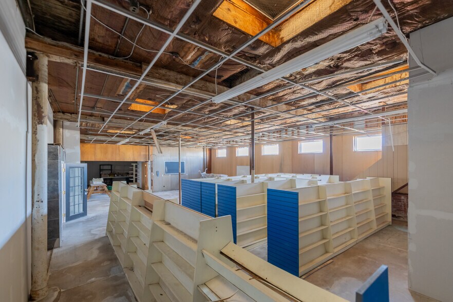 More Photos Of 221 N Cleveland Ave, Cushing Department Store For Sale