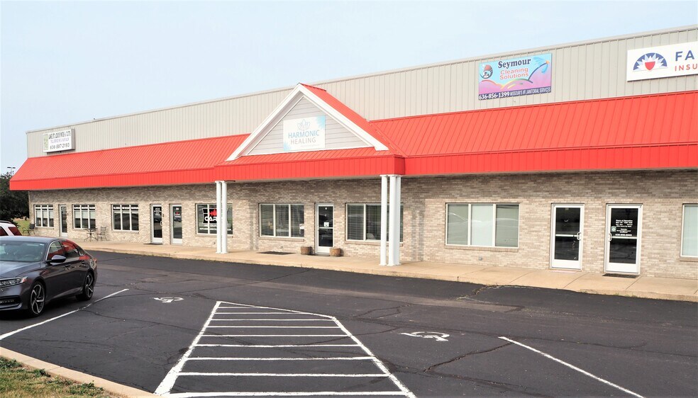 More Photos Of 950 Corporate Pky, Wentzville Office For Lease