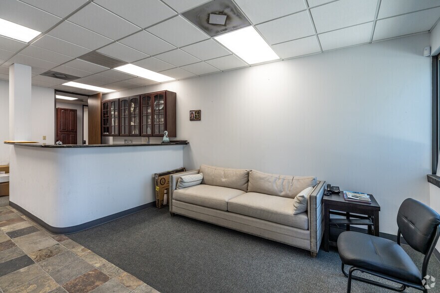 More Photos Of 17510 Red Oak Dr, Houston Office For Sale