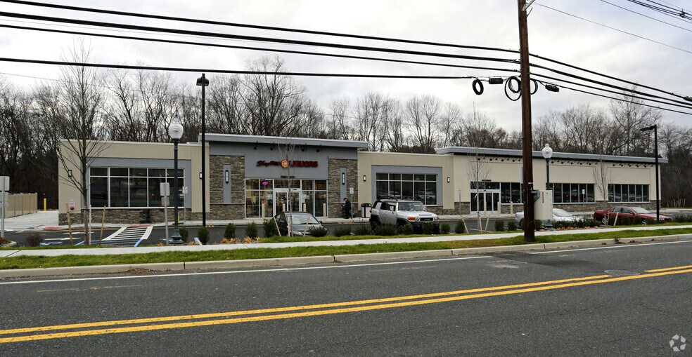 More Photos Of 371 Broadway, Hillsdale Freestanding For Lease