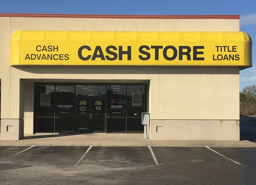 More Photos Of 3300-4100 Town Center St, Sherman Unknown For Lease