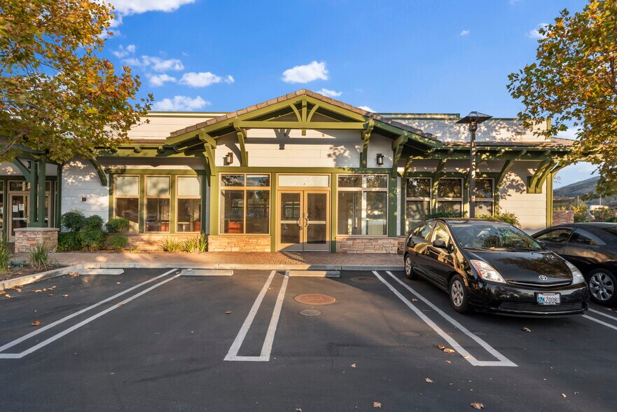 More Photos Of 29105-29125 Canwood St, Agoura Hills Restaurant For Lease
