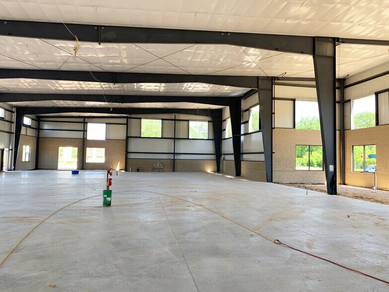 More Photos Of 1535 Steele Ave SW, Grand Rapids Distribution For Lease