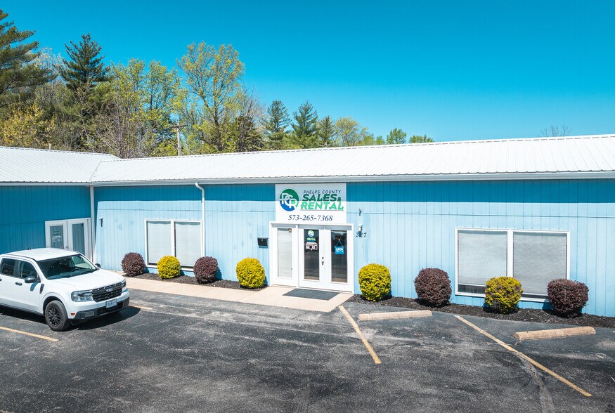 More Photos Of 329 N Jefferson St, Saint James Freestanding For Sale