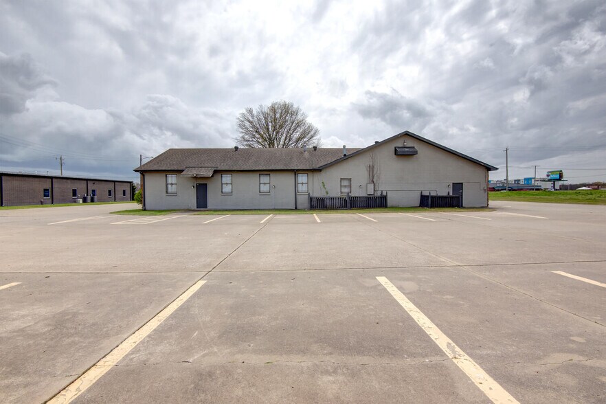 More Photos Of 2833 W Main St, Jenks Religious Facility For Sale