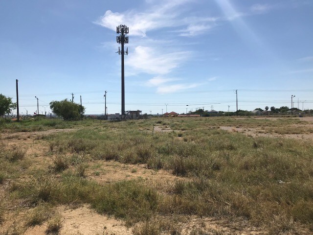 More Photos Of 5215 S Zapata Hwy, Laredo Warehouse For Sale