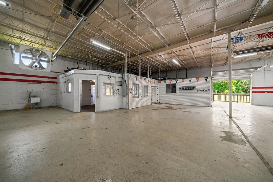 More Photos Of 4450 S Pine Ave, Ocala Warehouse For Sale