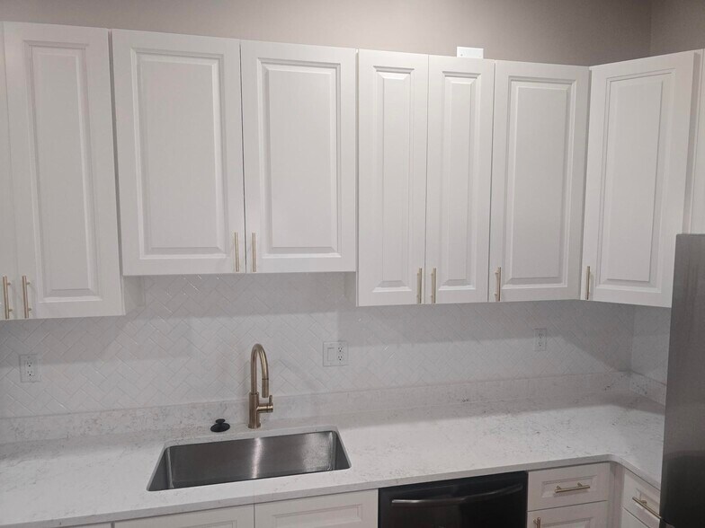 More Photos Of 2122 N Pine St, Wilmington Apartments For Sale