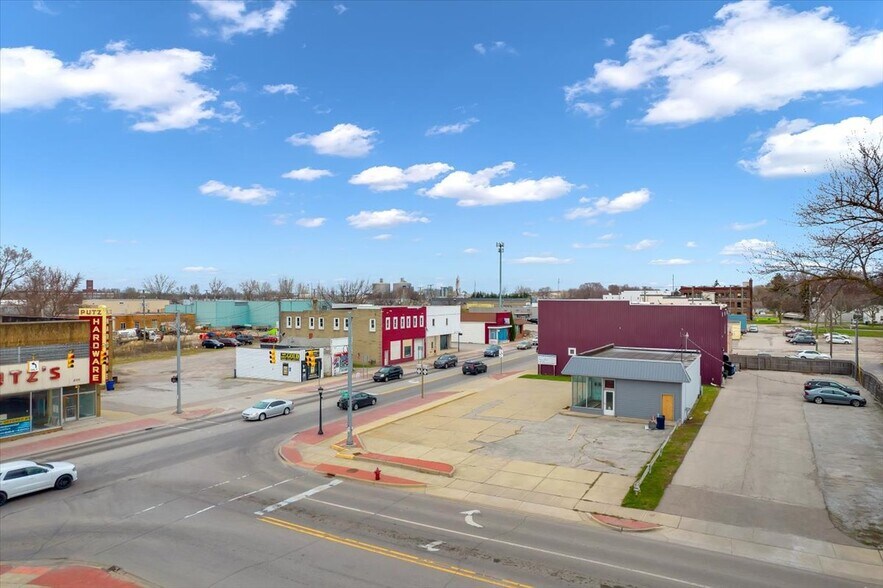 More Photos Of 200 Salzburg Ave, Bay City Freestanding For Lease