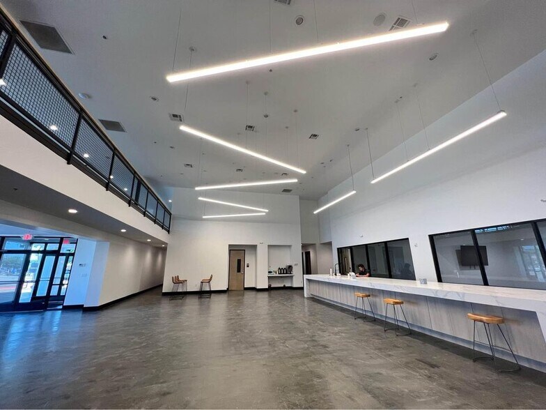 More Photos Of 2661 Midway Rd S, Carrollton Showroom For Lease