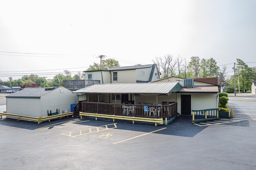 More Photos Of 6848 Erie Rd, Derby Bar For Sale