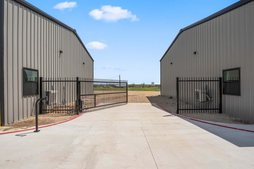 More Photos Of 2036 Seaborn Road Building 3 Suite A, Ponder Warehouse For Lease